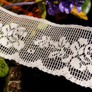 2¼" Natural Roses Scalloped Lace Trim