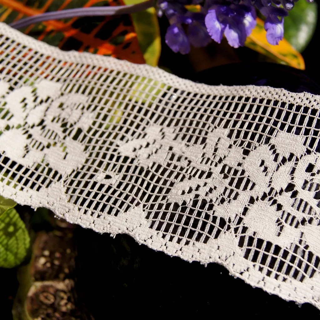 2¼" Natural Roses Scalloped Lace Trim