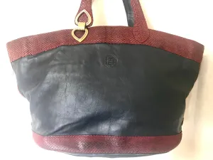 80's. Vintage FENDI black leather shopper, large tote bag with genuine wine red snakeskin trimmings and handles. Perfect for trip.