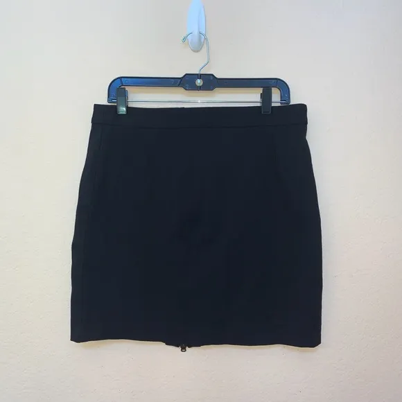 Amanda   Chelsea Black Exposed Back Zipper Skirt