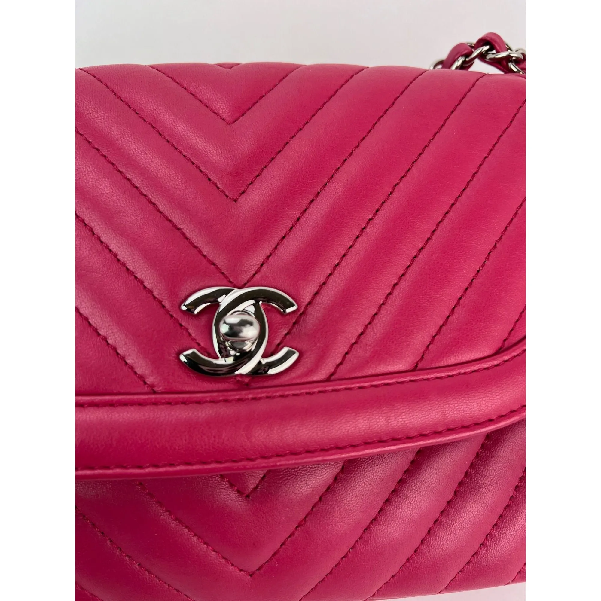 Chanel Pink Calfskin Chevron Medium Round Flap Lambskin Shoulder Bag