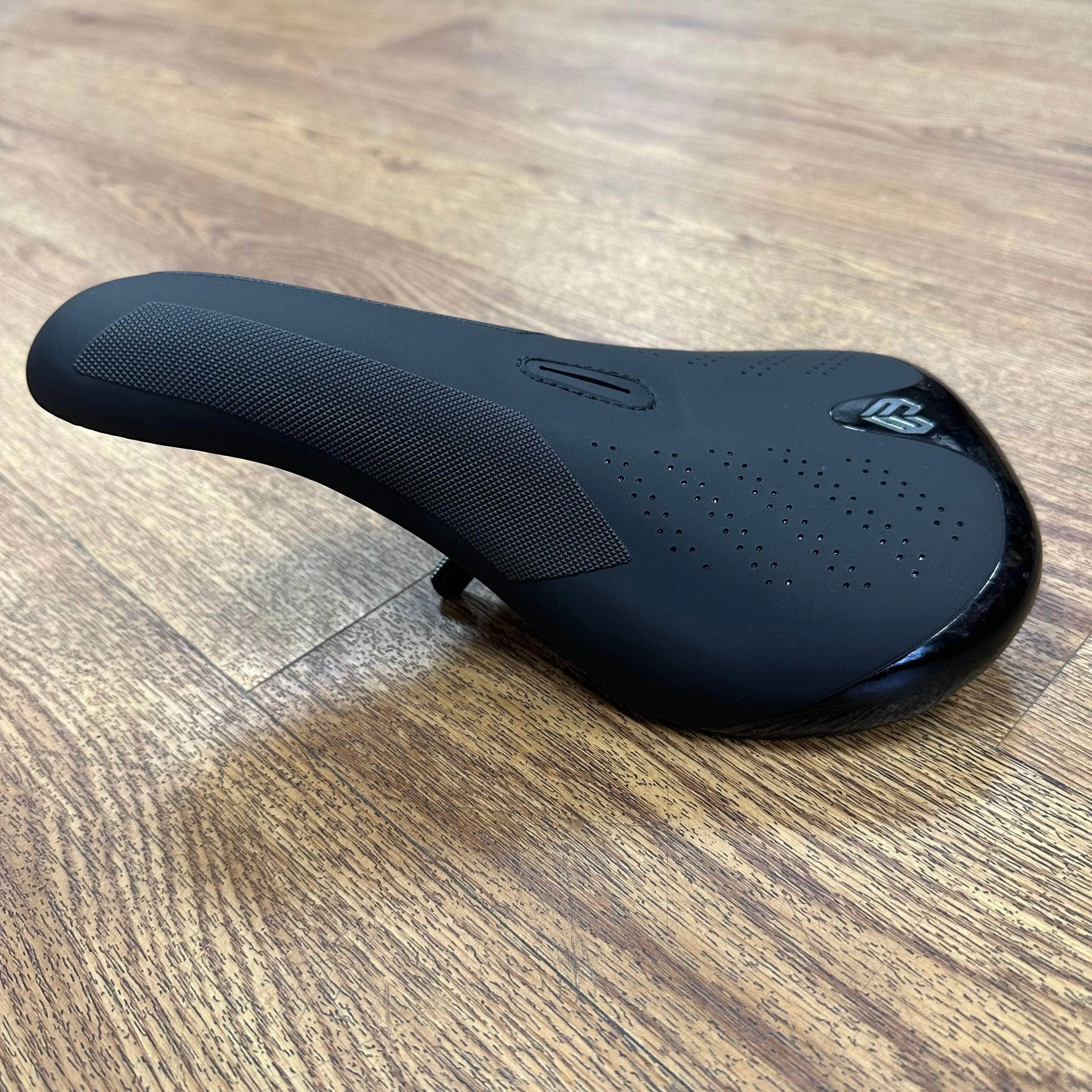 Eclat Bios Slim Pivotal Seat Performance Black