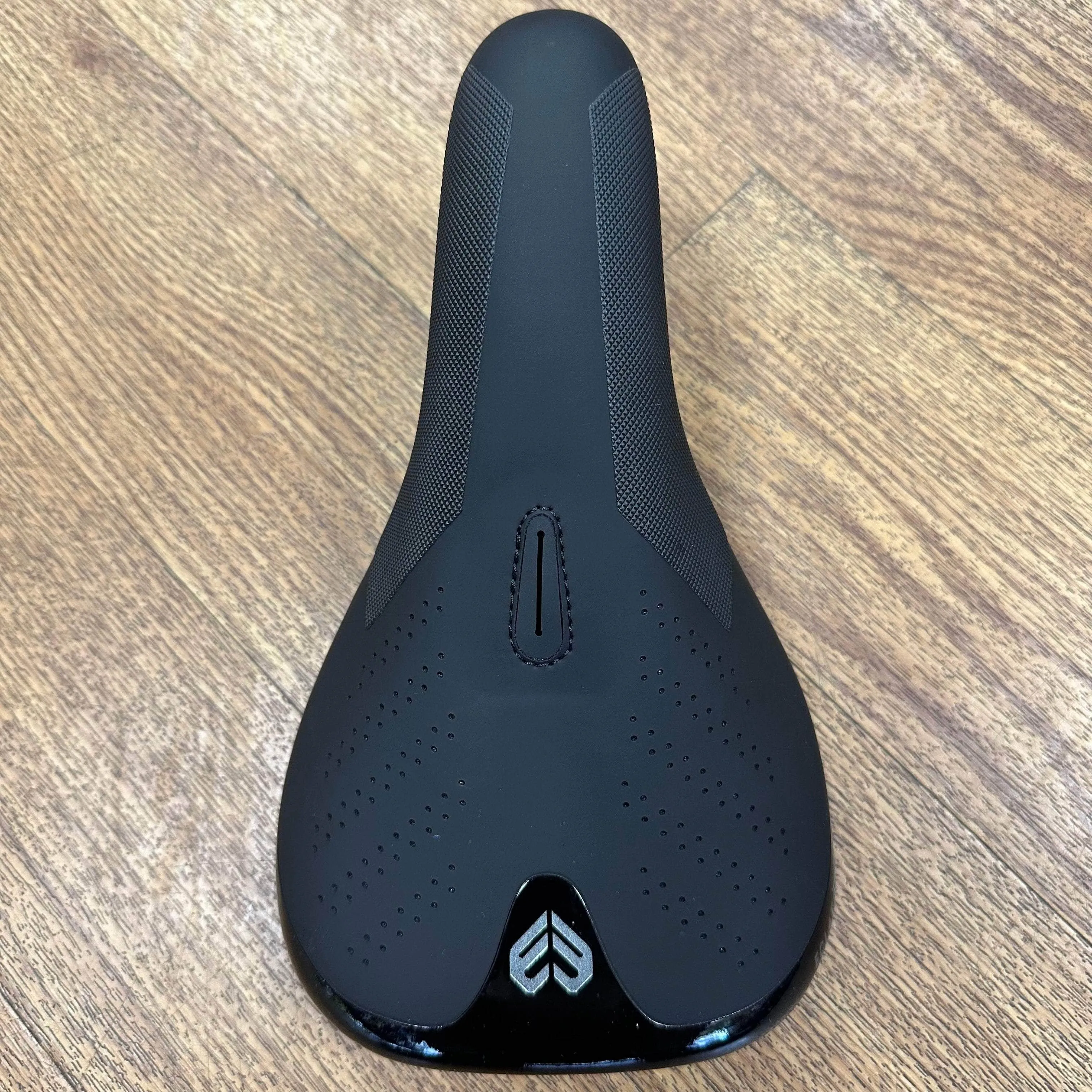 Eclat Bios Slim Pivotal Seat Performance Black