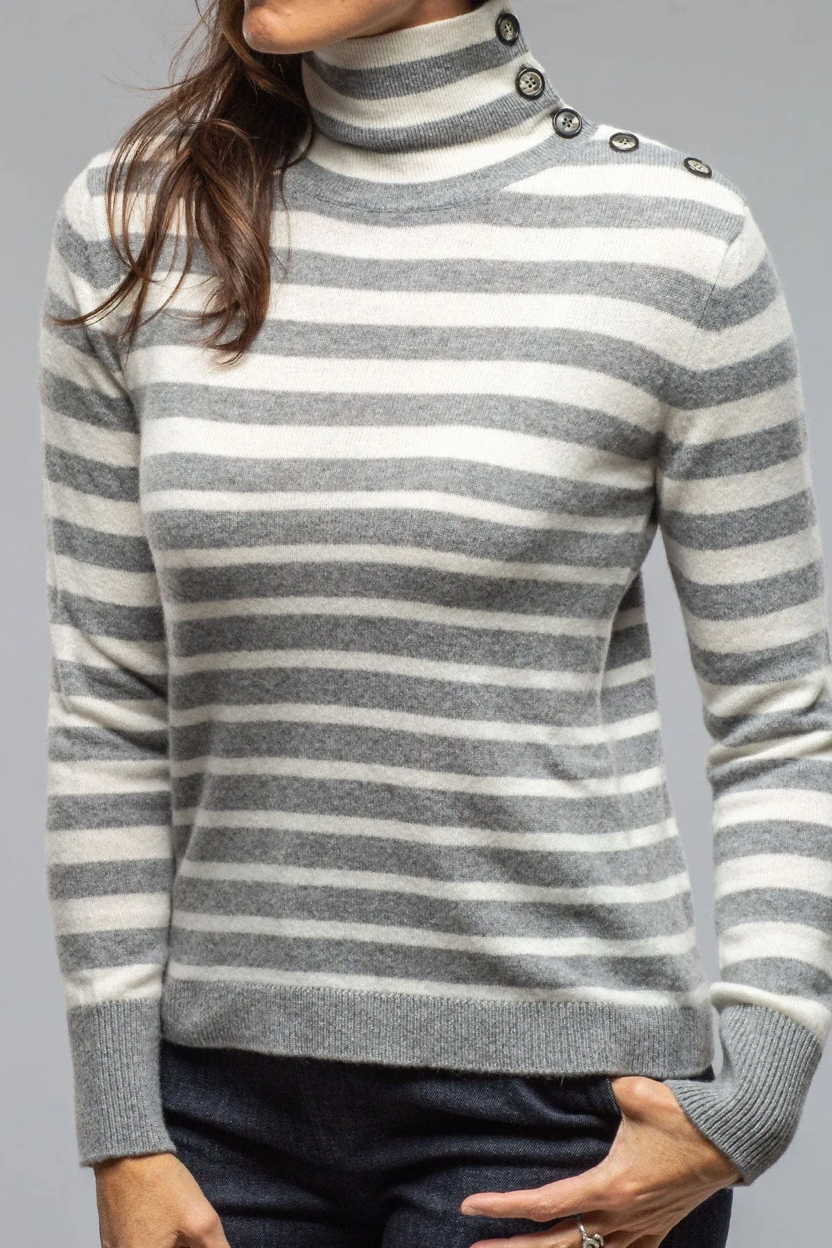 Georgi Cashmere Striped Button Collar In Grigo/Luna