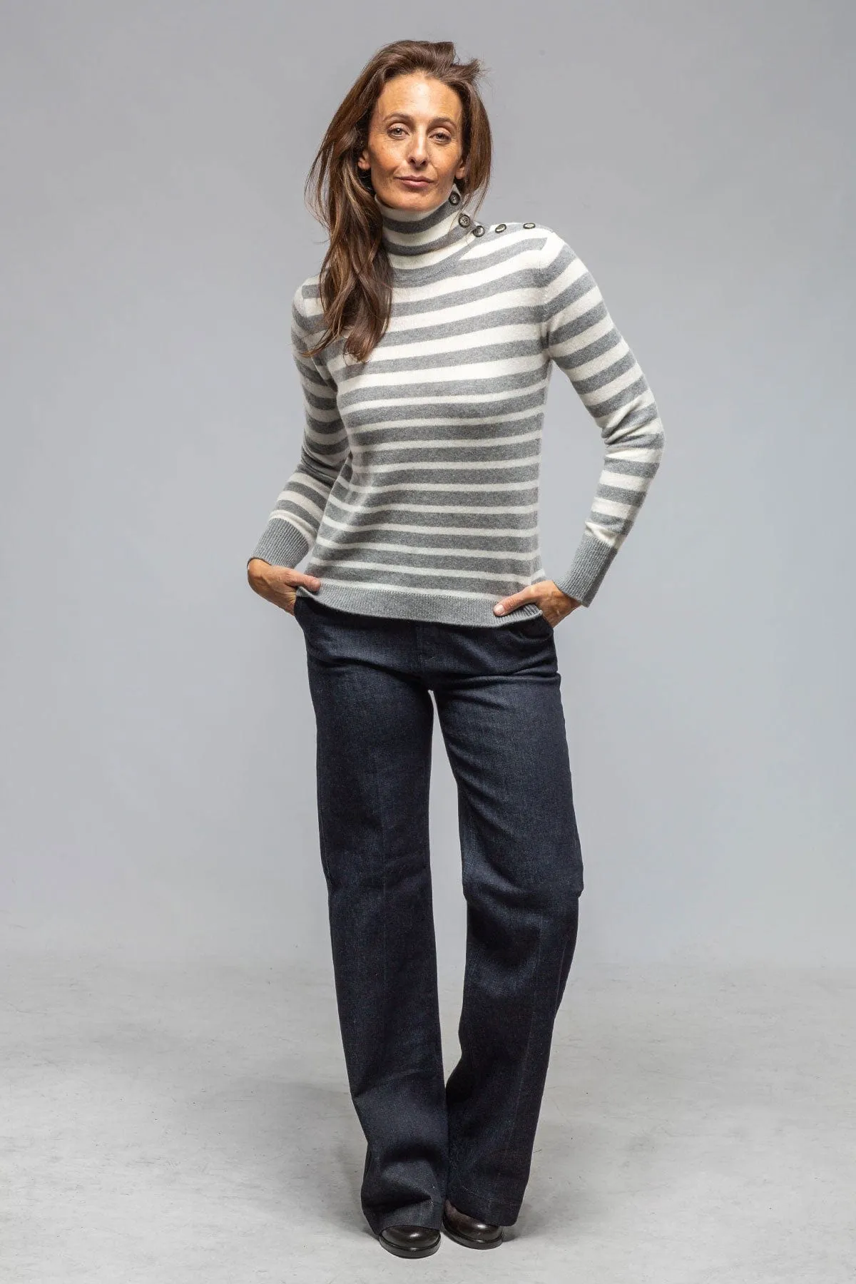 Georgi Cashmere Striped Button Collar In Grigo/Luna