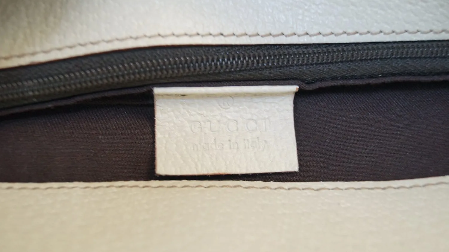 GUCCI GG Canvas Messenger Bag 120841