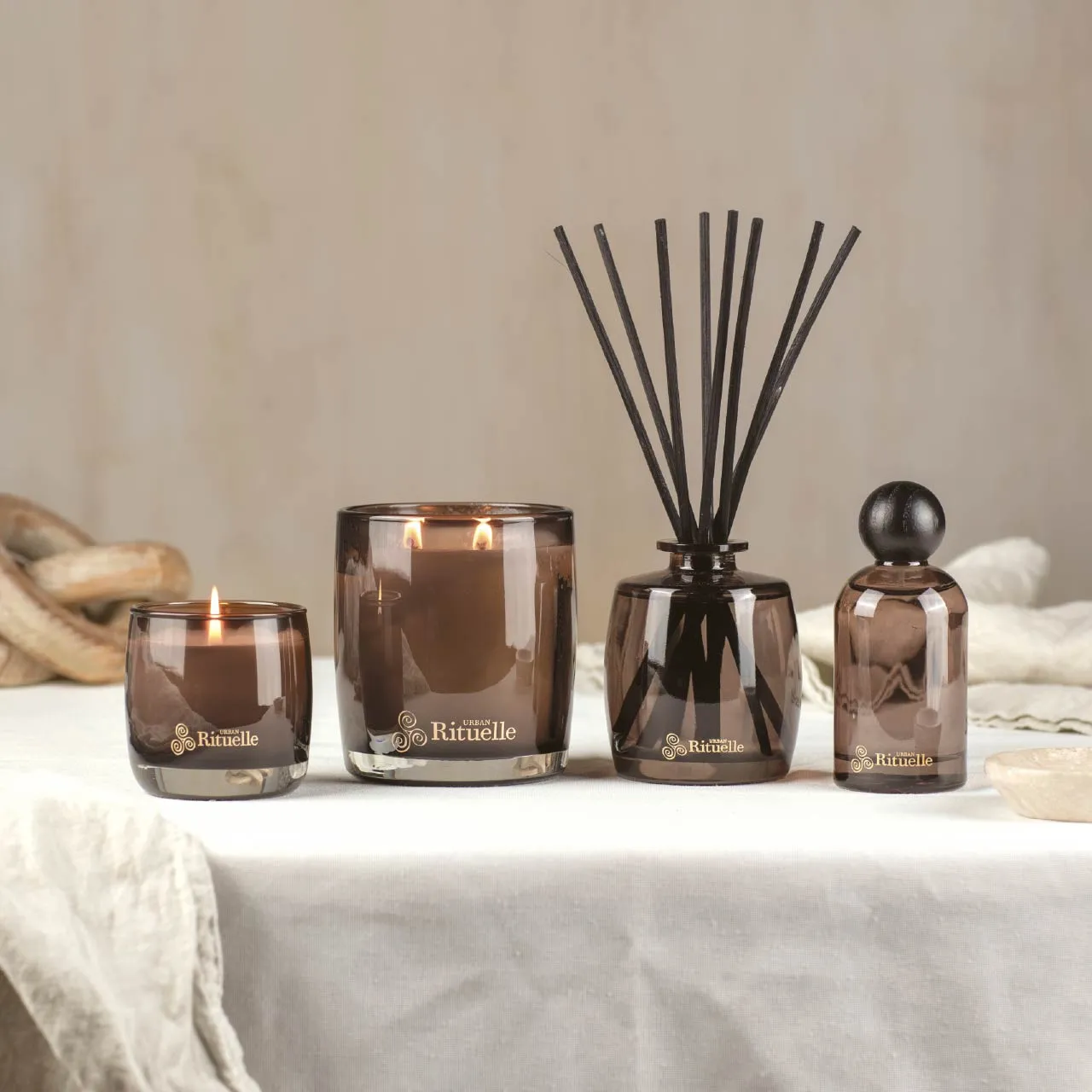 Honey Blossom, Nectarine, Bergamot, Vetiver Scented Soy Candle | 140gm