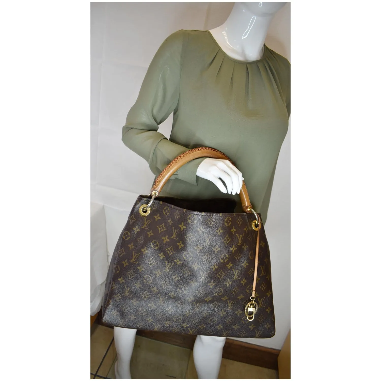 LOUIS VUITTON Artsy MM Monogram Canvas Shoulder Bag Brown