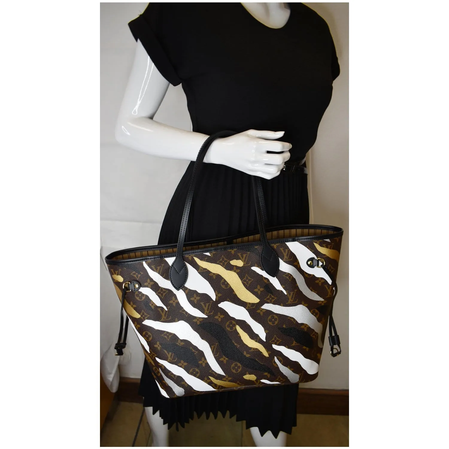 LOUIS VUITTON LVXLOL Neverfull MM Monogram Canvas Shoulder Bag Gold Silver