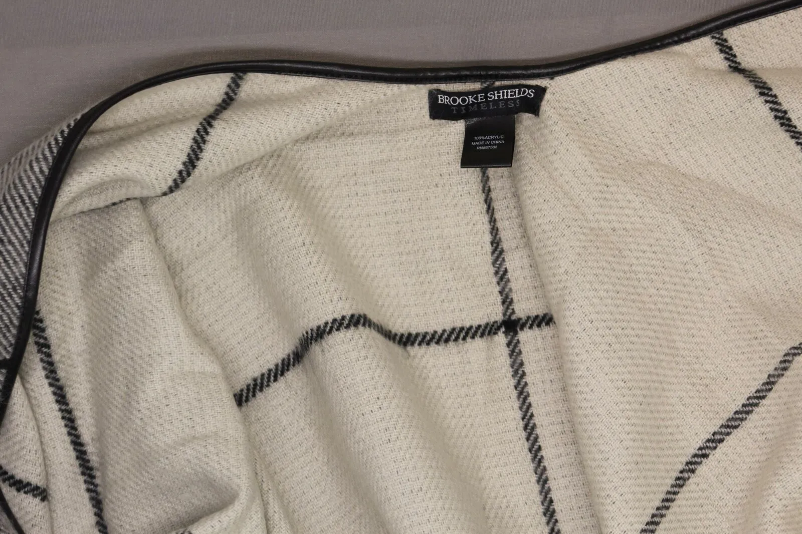 New BROOKE SHIELDS Timeless Ruana With Faux Leather Trim. A343255 One Size Missy
