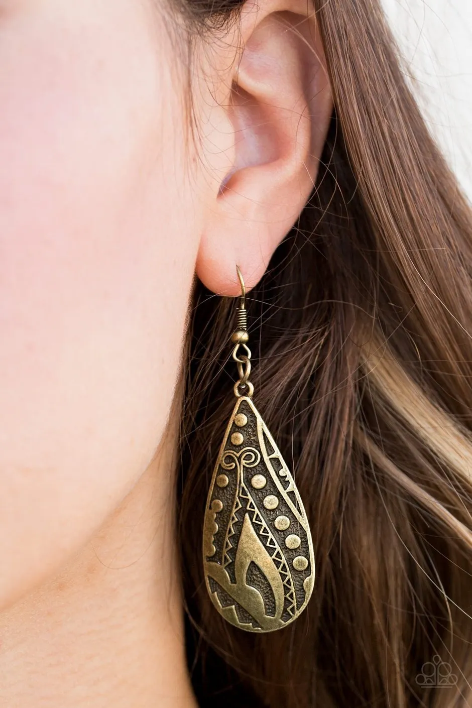 Paparazzi - Token Texture - Brass Earrings