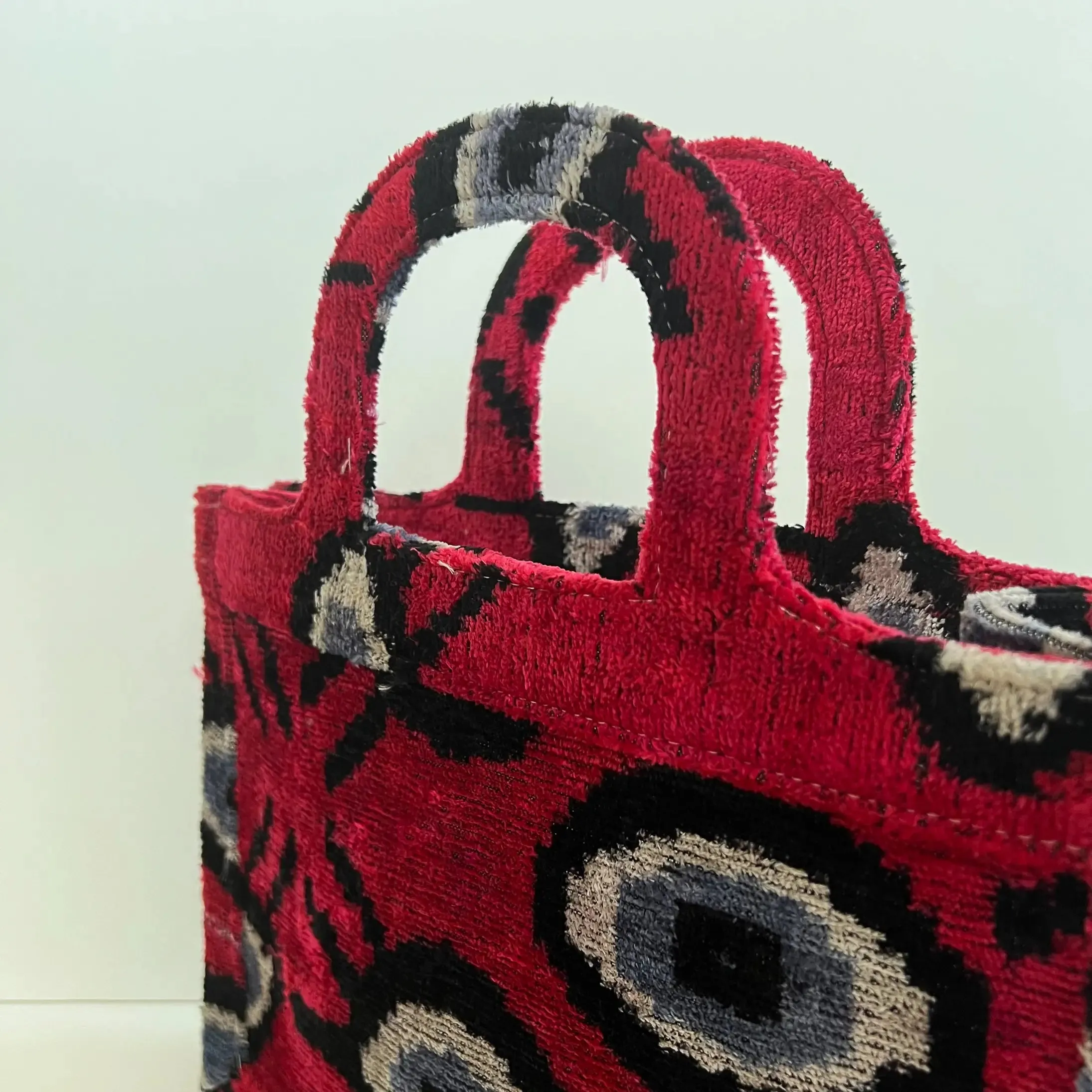 Red Eye Small Silk Tote