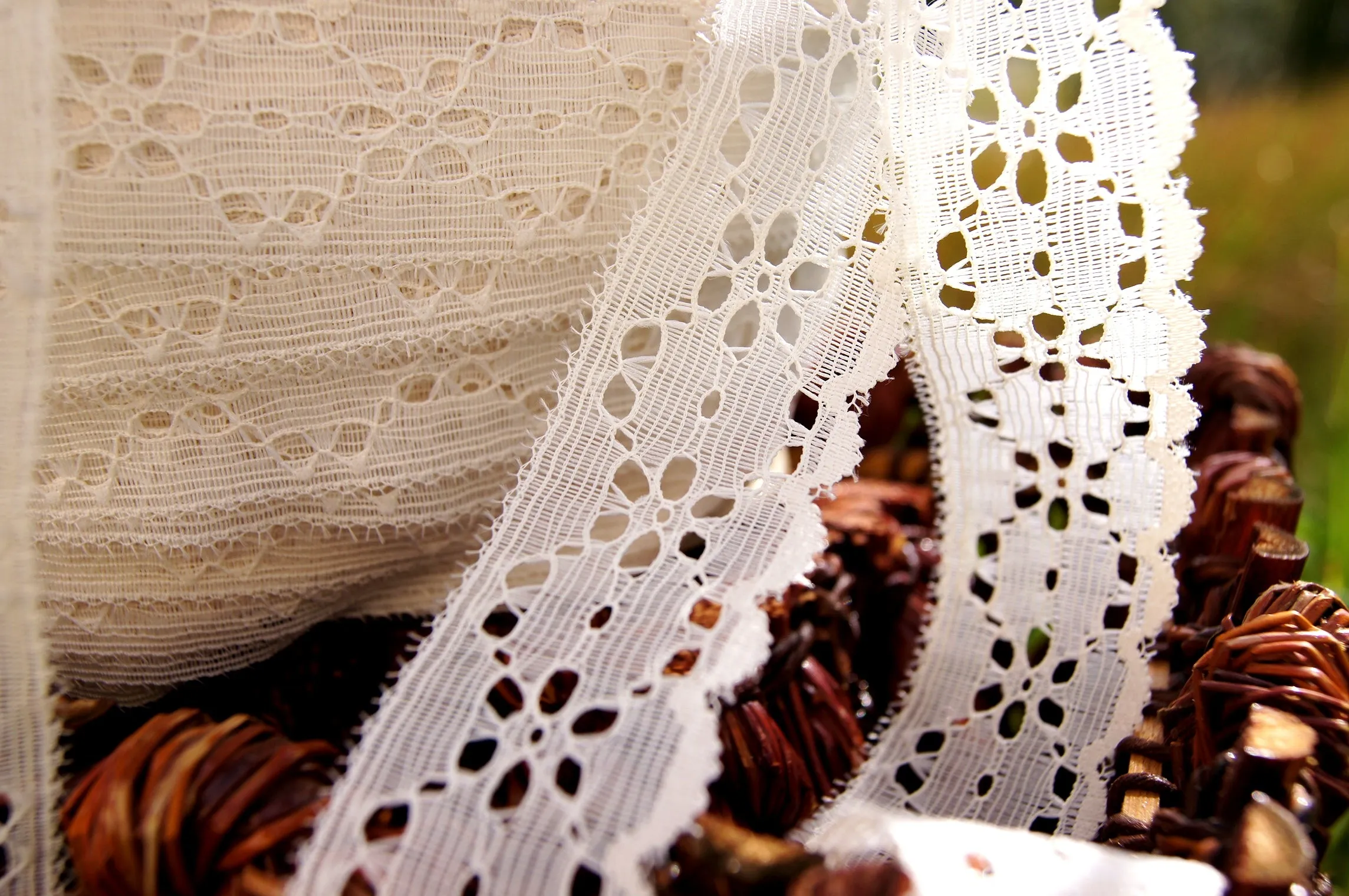 Scalloped Off White Eyelet Lace Edging 1¼" wide