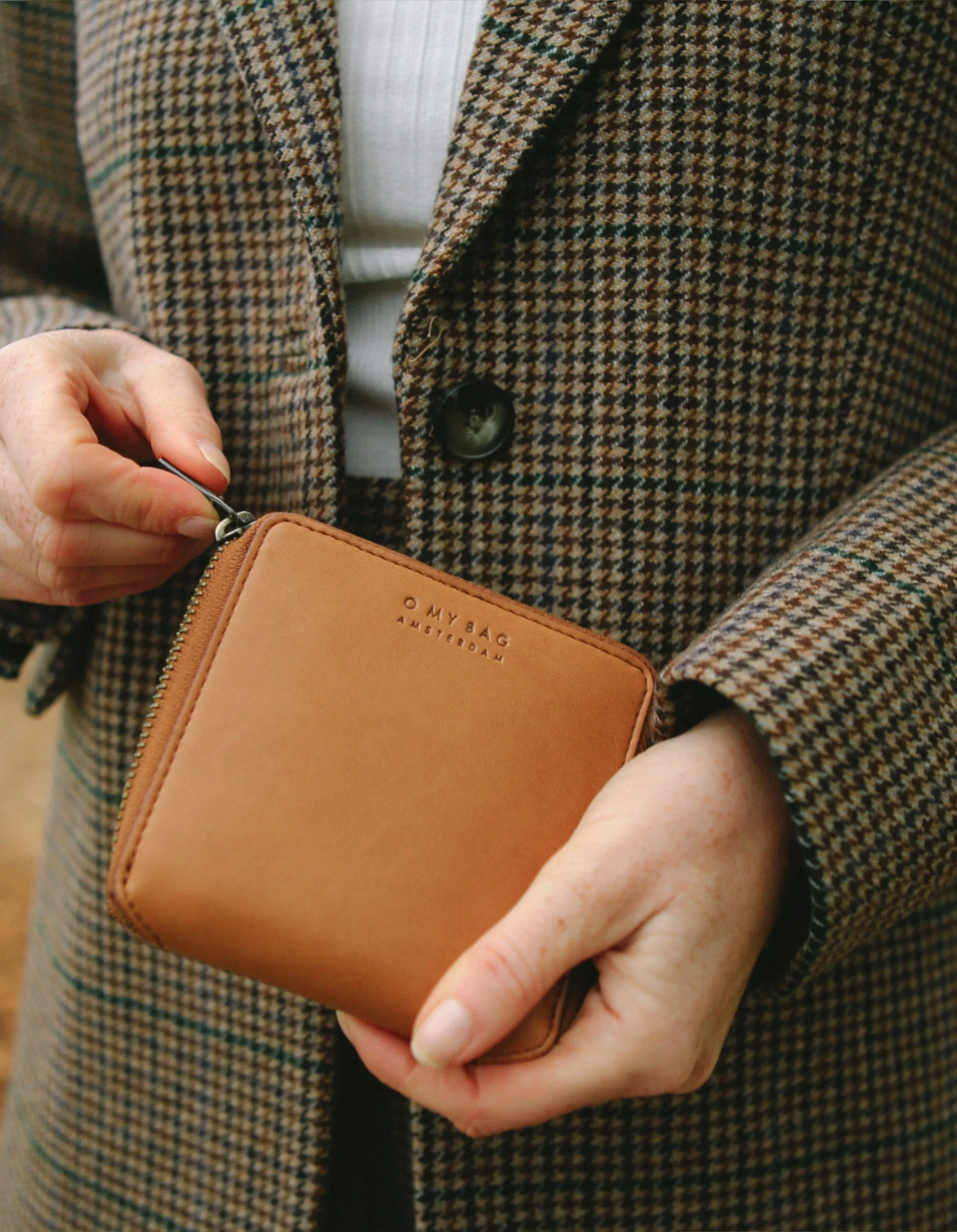 Sonny Apple Leather Square Wallet | Cognac