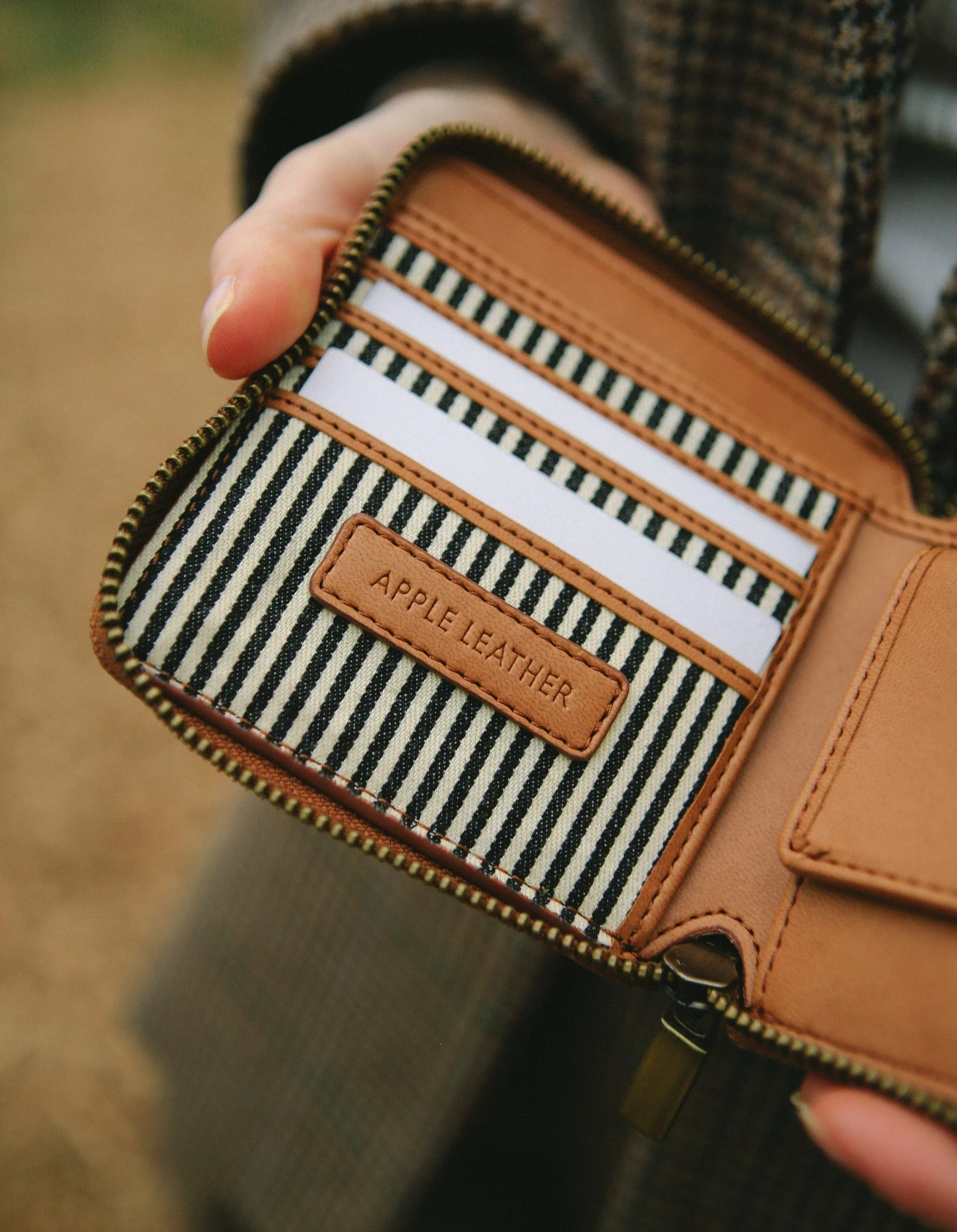 Sonny Apple Leather Square Wallet | Cognac