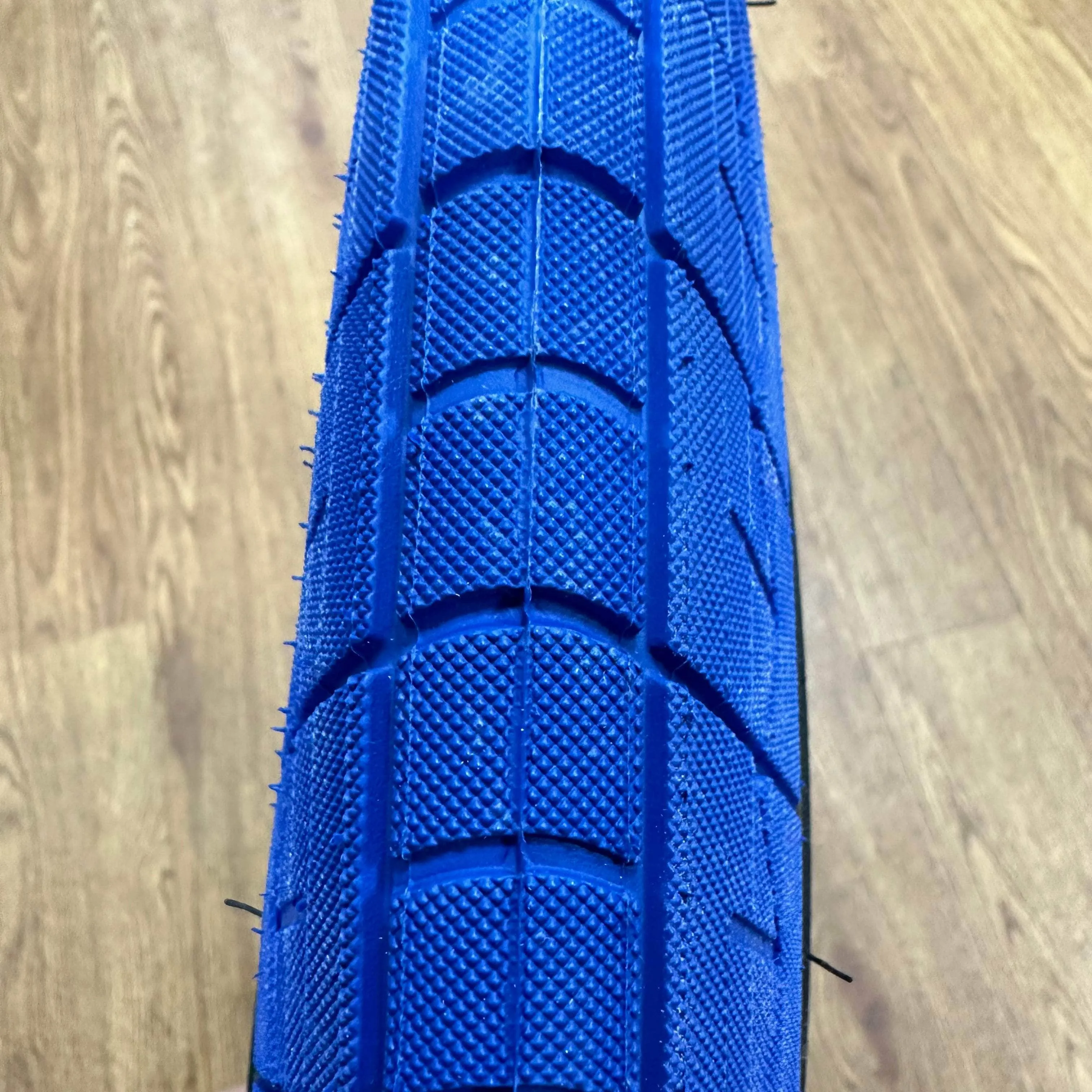 Sunday Current V2 Tyre
