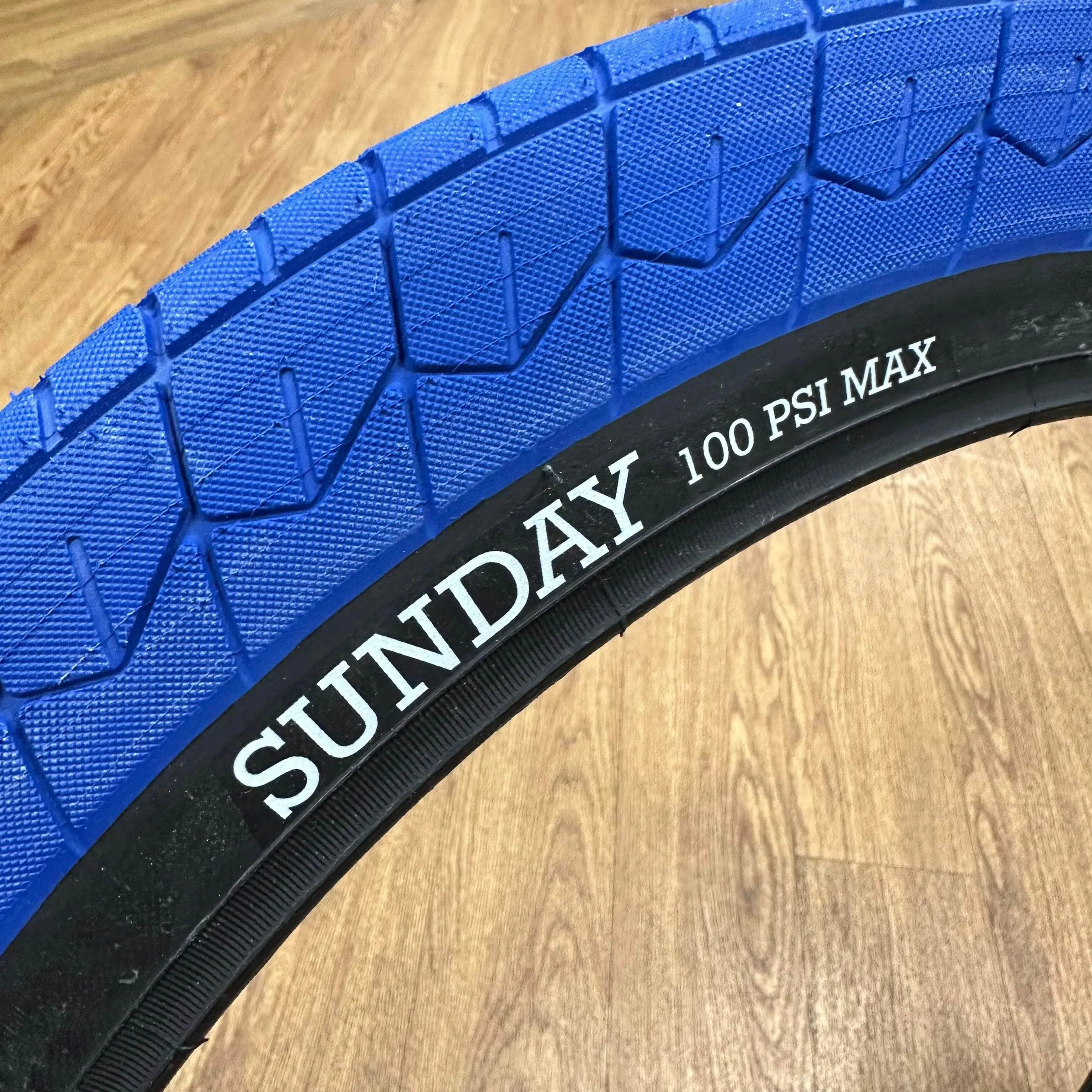 Sunday Current V2 Tyre