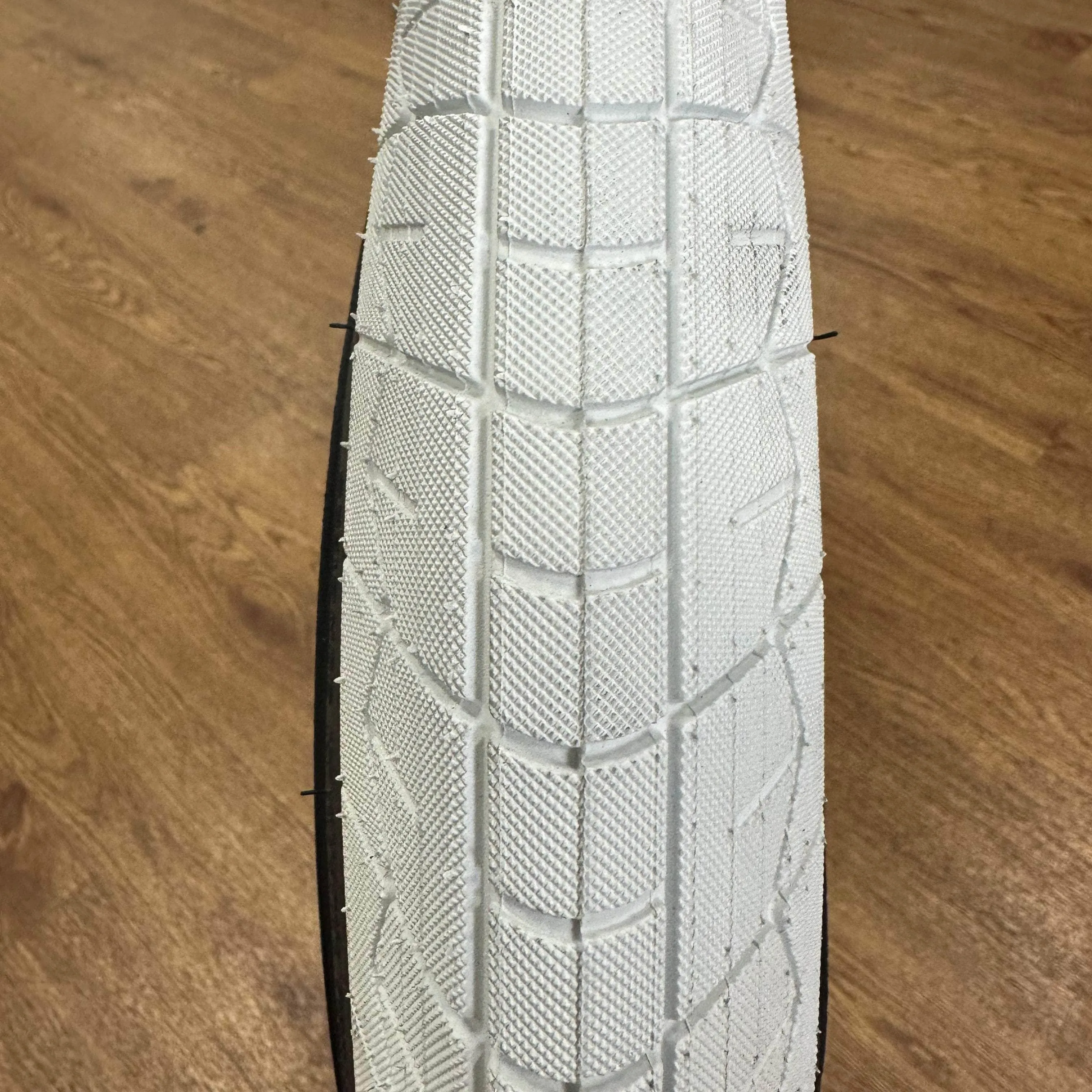 Sunday Current V2 Tyre