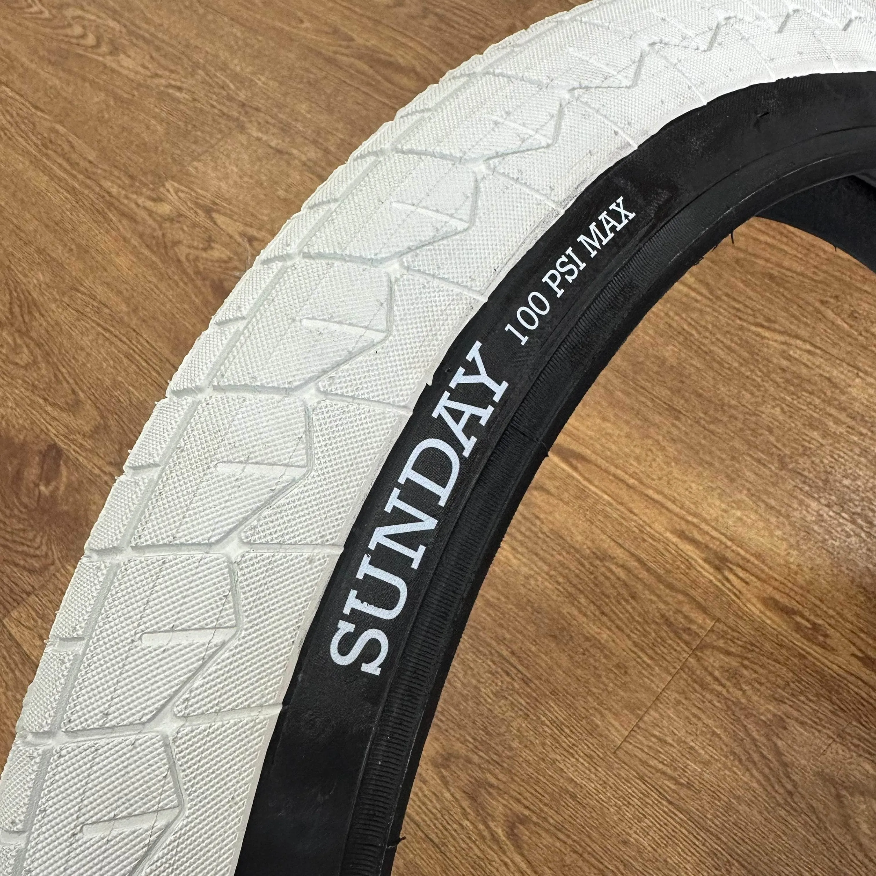Sunday Current V2 Tyre