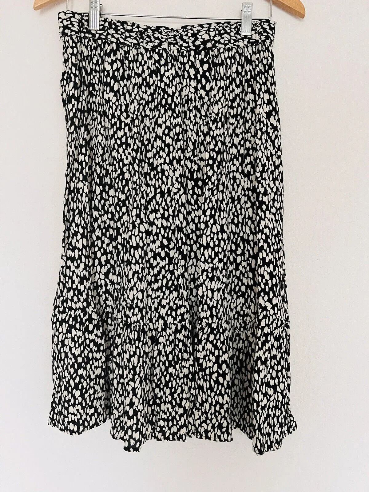 TALBOTS Black/White Spotted Print Ruffle Tiered Skirt Sz M Causal Midi