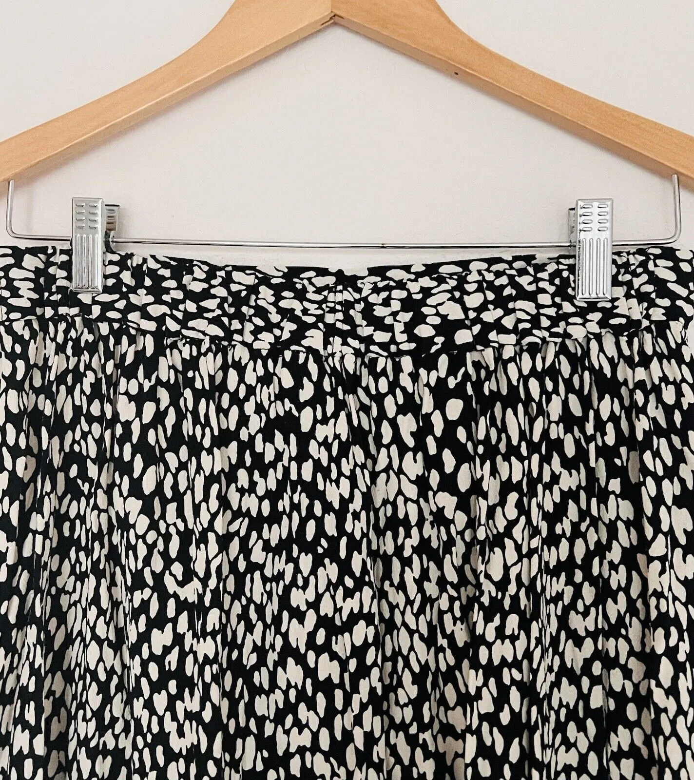 TALBOTS Black/White Spotted Print Ruffle Tiered Skirt Sz M Causal Midi