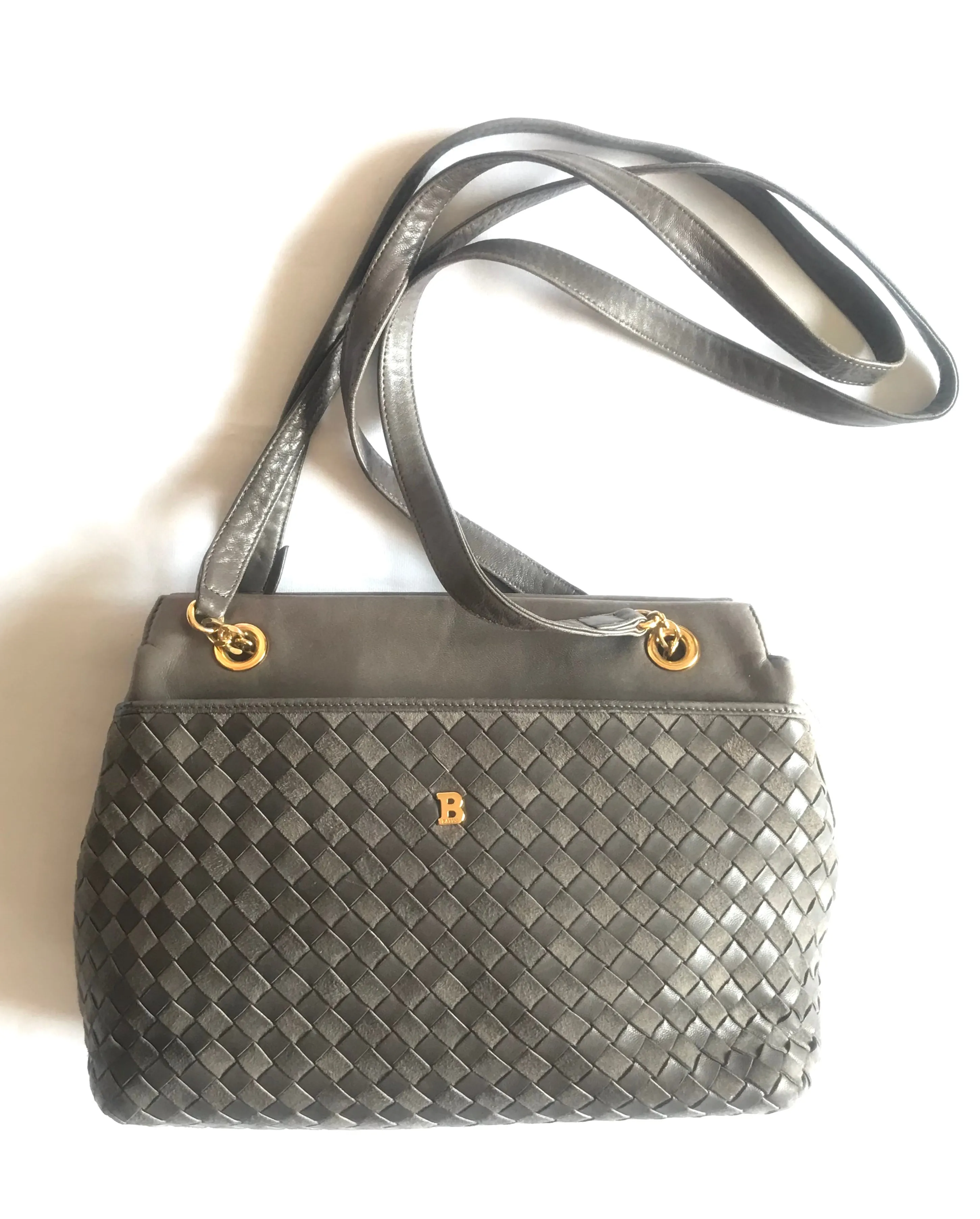 Vintage Bally grey, taupe smooth and suede leather mix intrecciato bag with gold tone B motif. Perfect daily use shoulder bag.  0403173