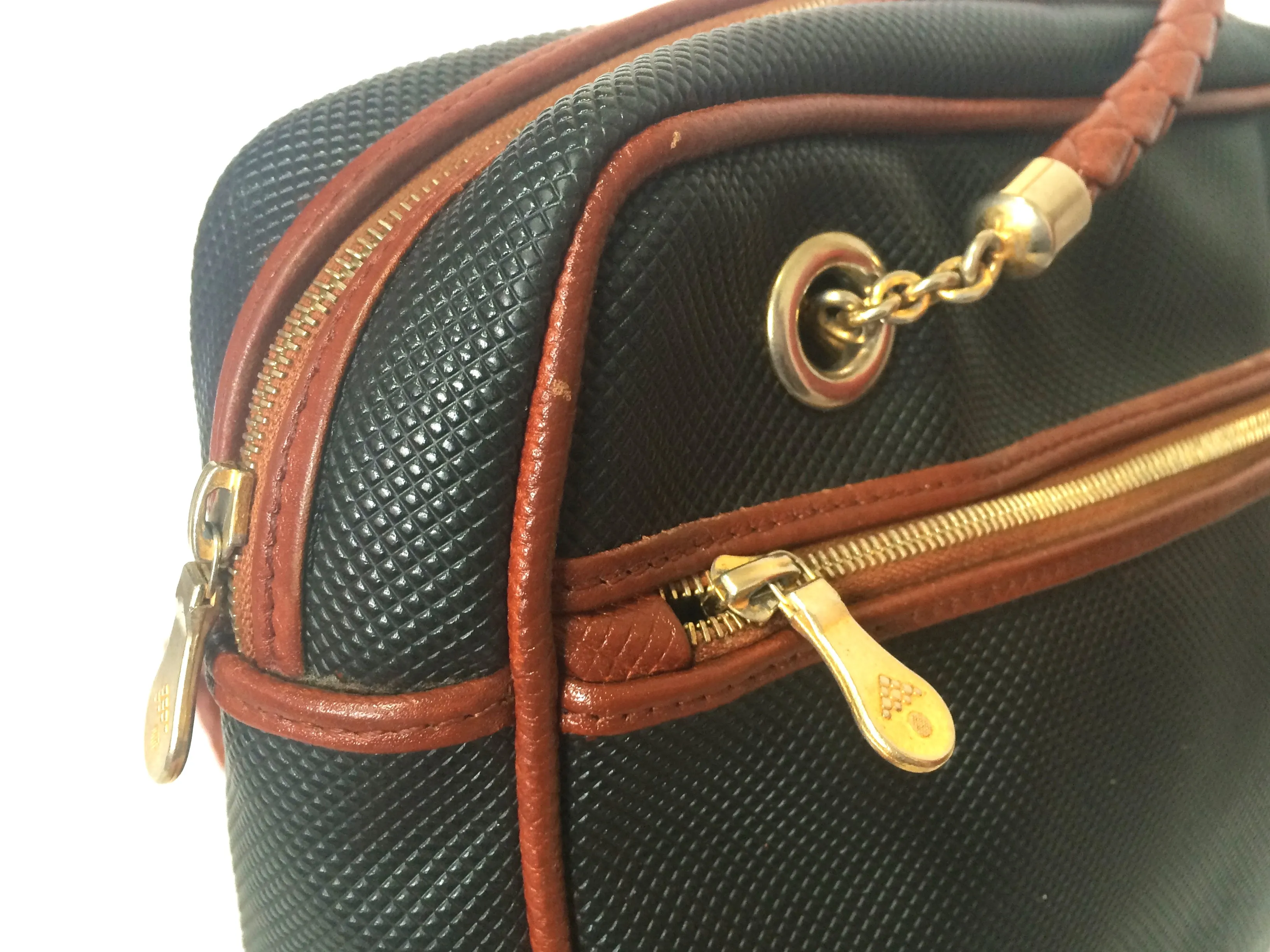 Vintage Bottega Veneta classic black shoulder bag with long brown leather intrecciato straps. Perfect purse for daily use.