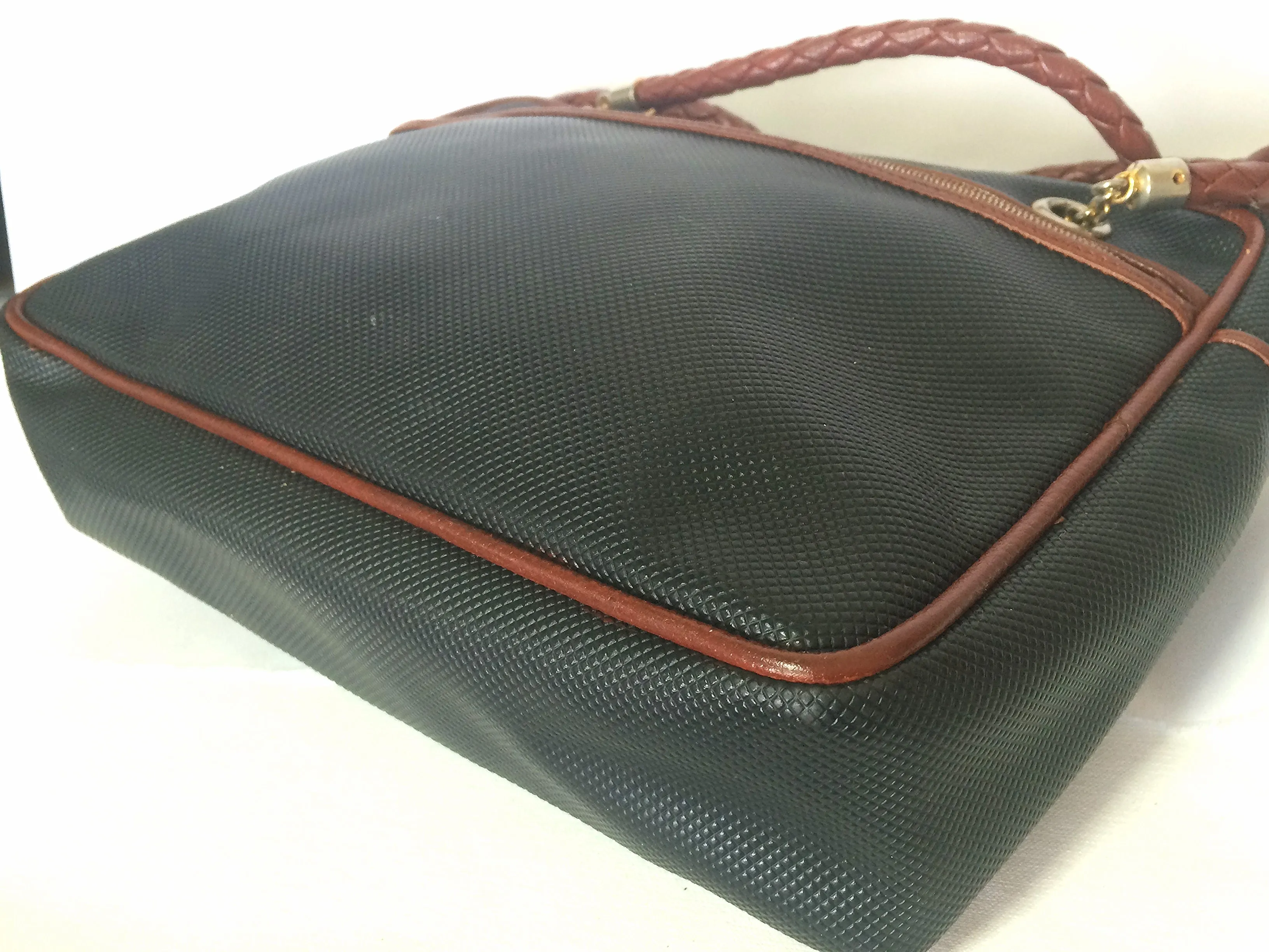 Vintage Bottega Veneta classic black shoulder bag with long brown leather intrecciato straps. Perfect purse for daily use.