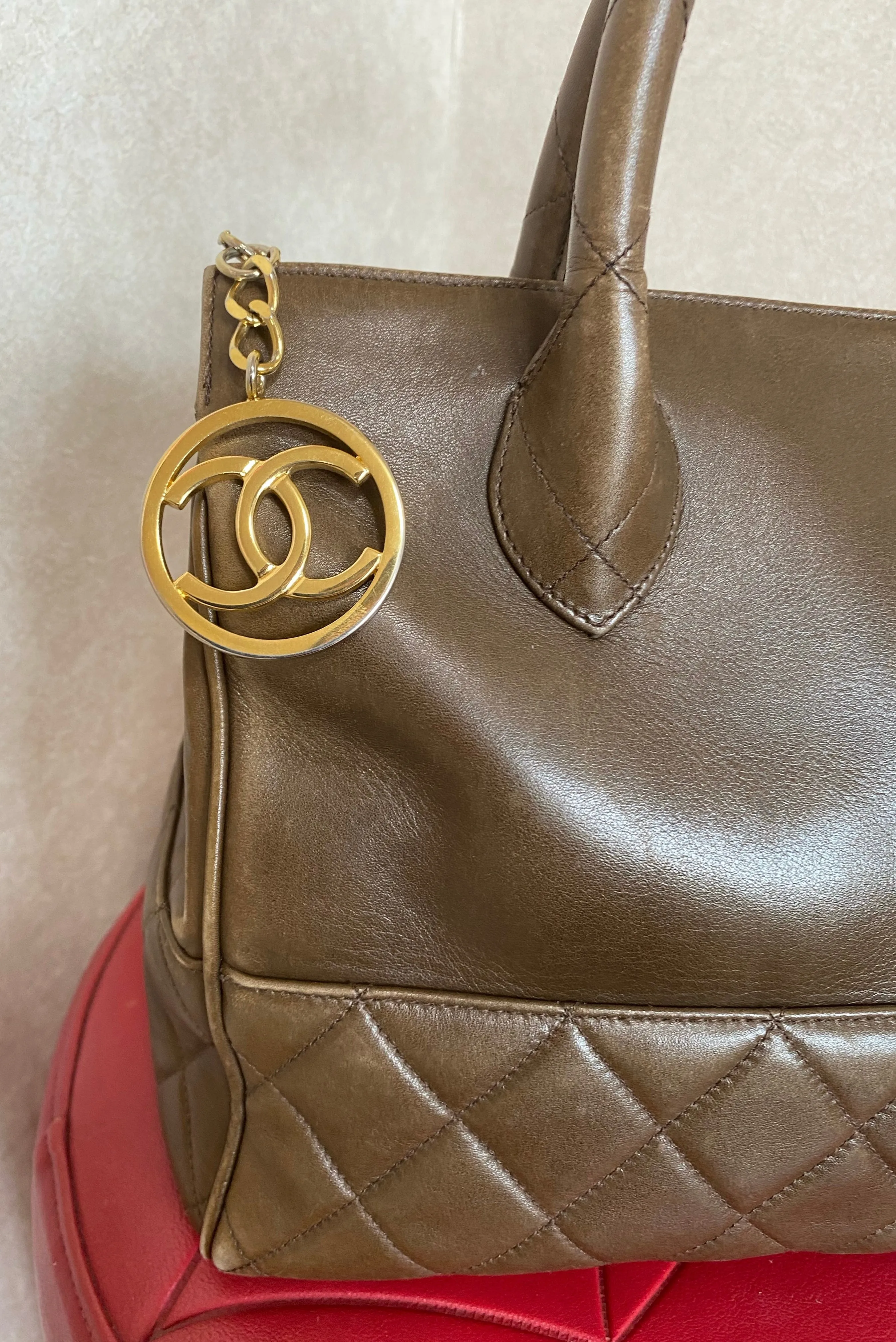 Vintage CHANEL brown lambskin matelasse tote bag, handbag golden large CC charm. Classic purse for daily use. 050630