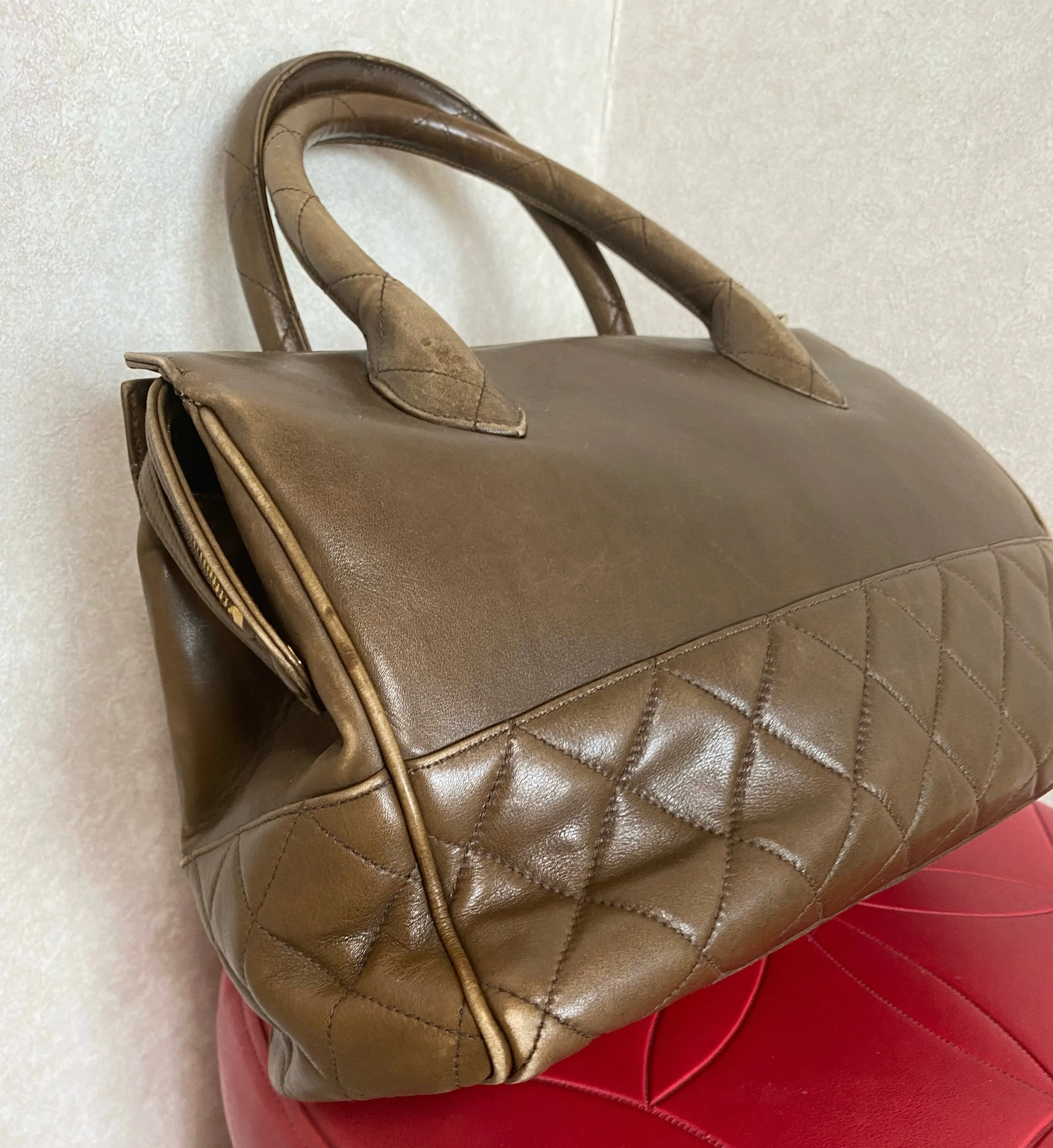 Vintage CHANEL brown lambskin matelasse tote bag, handbag golden large CC charm. Classic purse for daily use. 050630